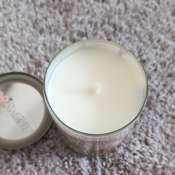 White Barn Marble Design Candle - Picture 4 of 4